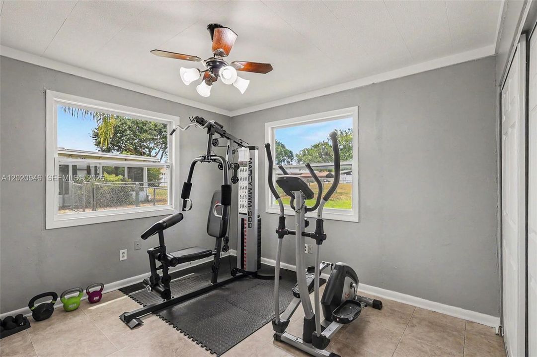 205 E SUGARLAND CIR CLEWISTON, FL 33440