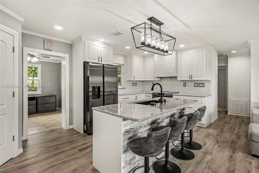 205 E SUGARLAND CIR CLEWISTON, FL 33440