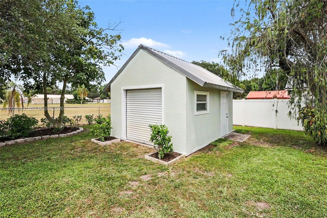 205 E SUGARLAND CIR CLEWISTON, FL 33440