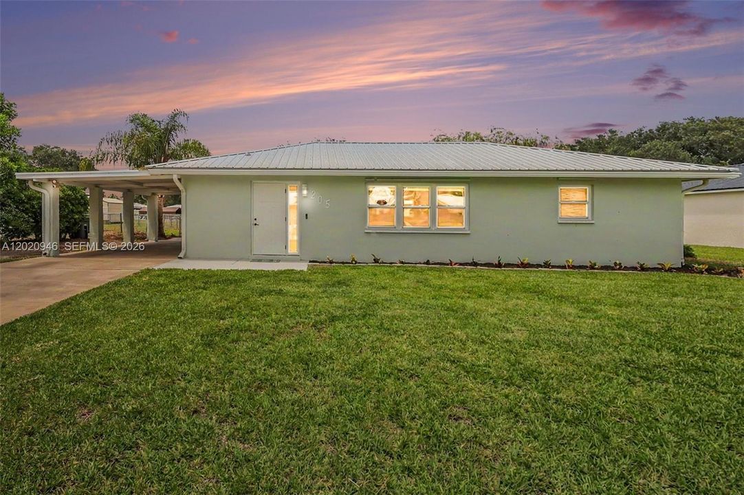 205 E SUGARLAND CIR CLEWISTON, FL 33440