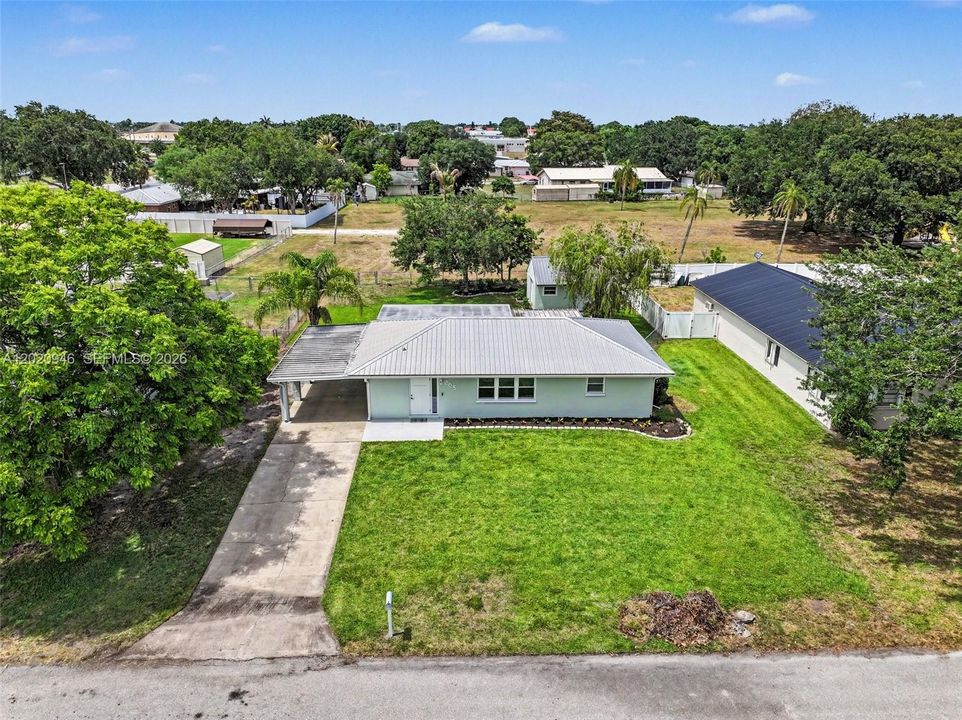 205 E SUGARLAND CIR CLEWISTON, FL 33440