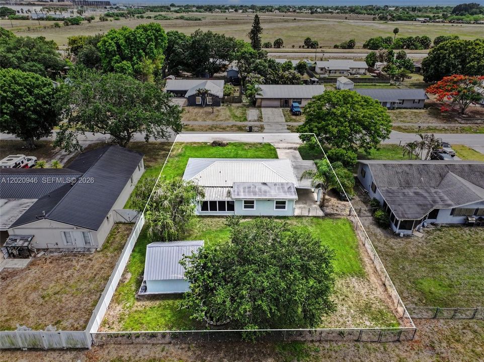 205 E SUGARLAND CIR CLEWISTON, FL 33440