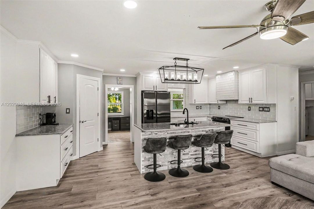205 E SUGARLAND CIR CLEWISTON, FL 33440