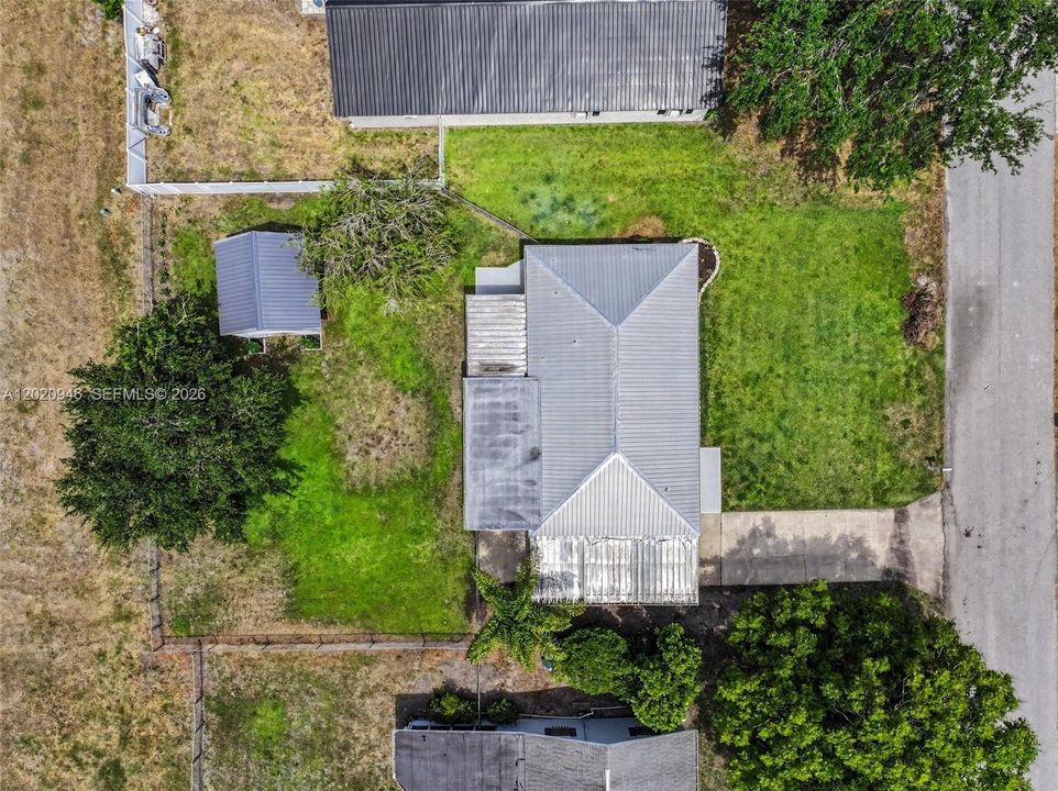 205 E SUGARLAND CIR CLEWISTON, FL 33440