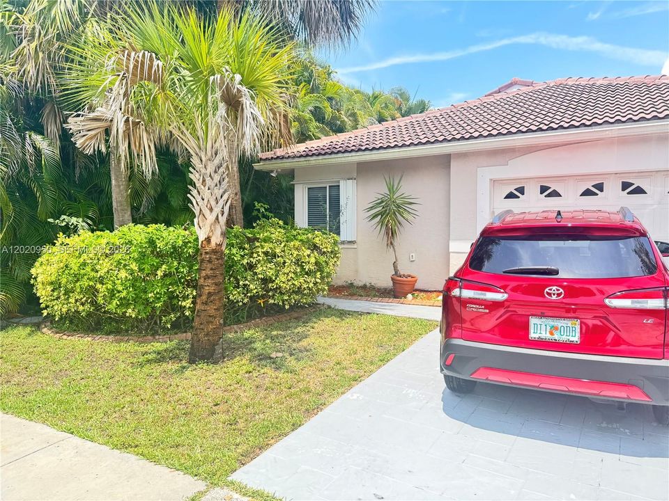 For Sale: $694,999 (4 beds, 2 baths, 1868 Square Feet)
