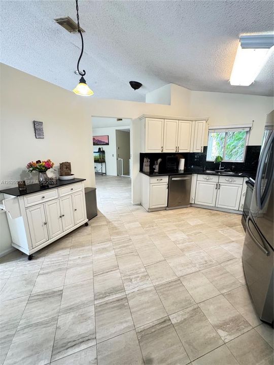 For Sale: $694,999 (4 beds, 2 baths, 1868 Square Feet)
