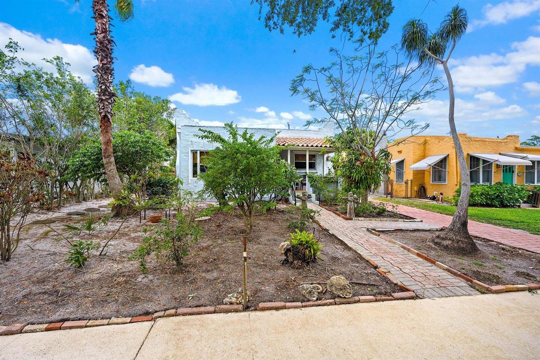 717 Macy St-24