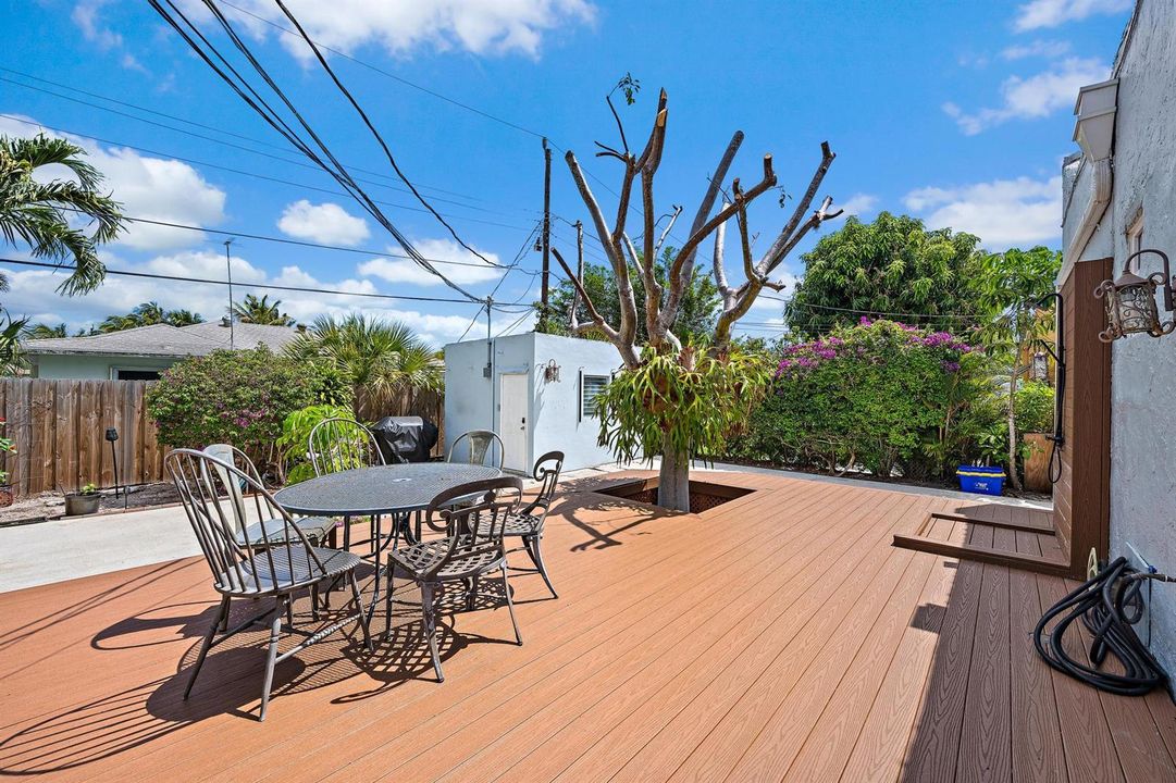 717 Macy St-18