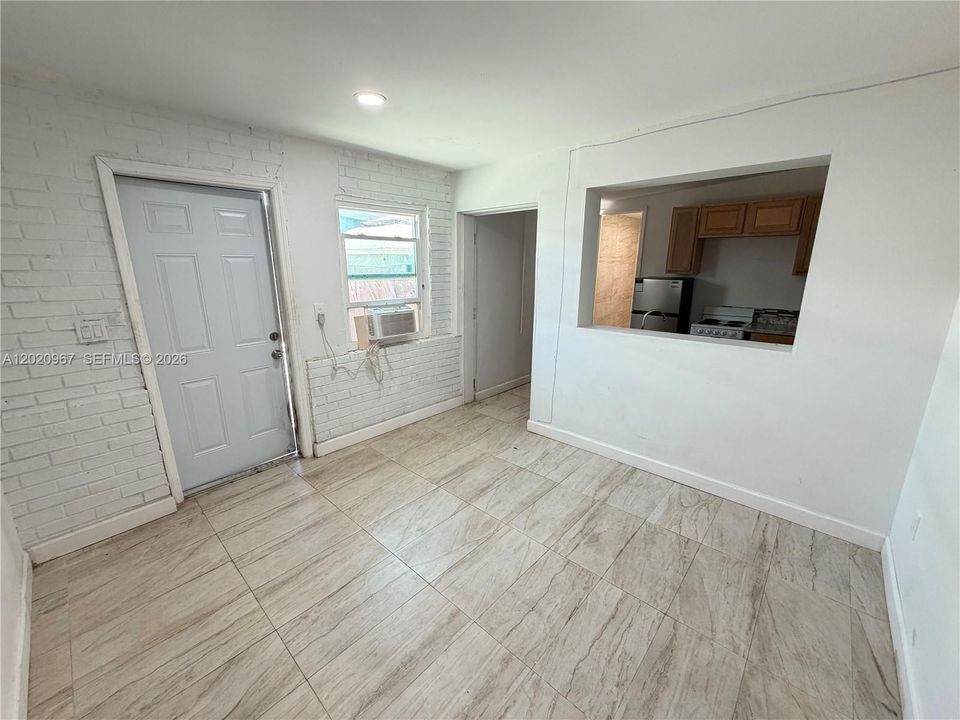 В аренду: $1,200 (0 спален, 1 ванн, 300 Квадратных фут)
