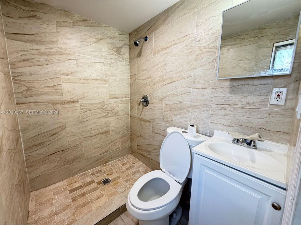 В аренду: $1,200 (0 спален, 1 ванн, 300 Квадратных фут)