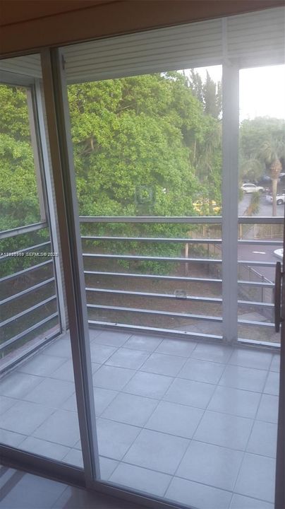 For Sale: $149,900 (1 beds, 1 baths, 695 Square Feet)