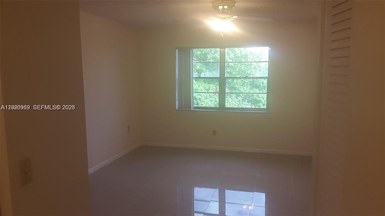 For Sale: $149,900 (1 beds, 1 baths, 695 Square Feet)