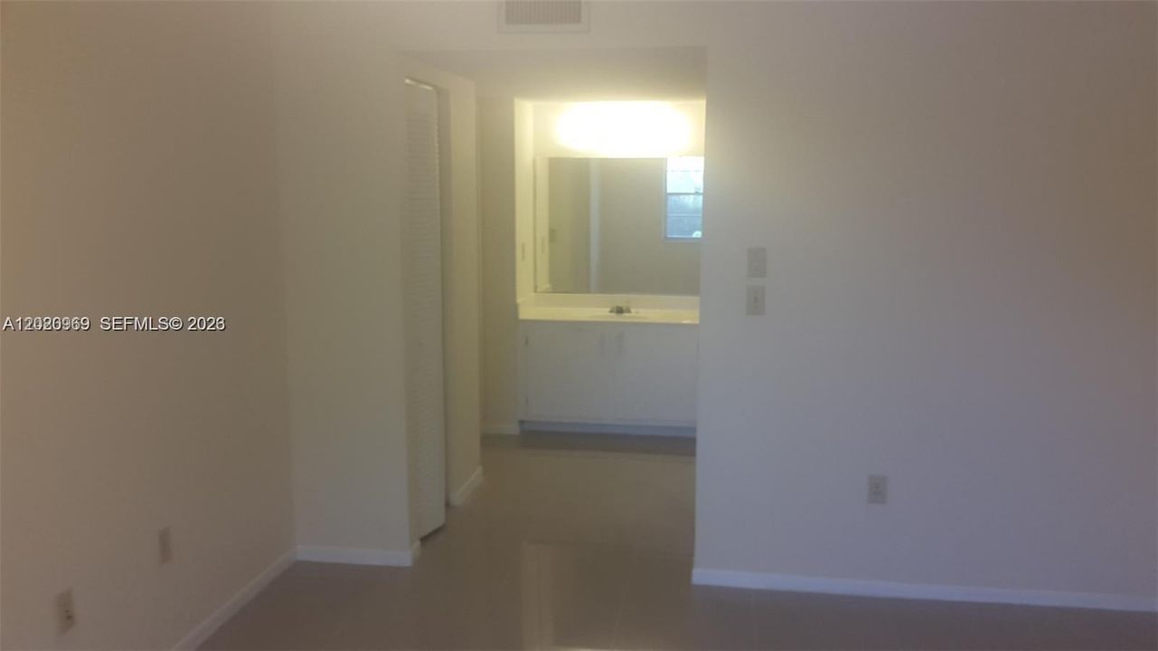 For Sale: $149,900 (1 beds, 1 baths, 695 Square Feet)