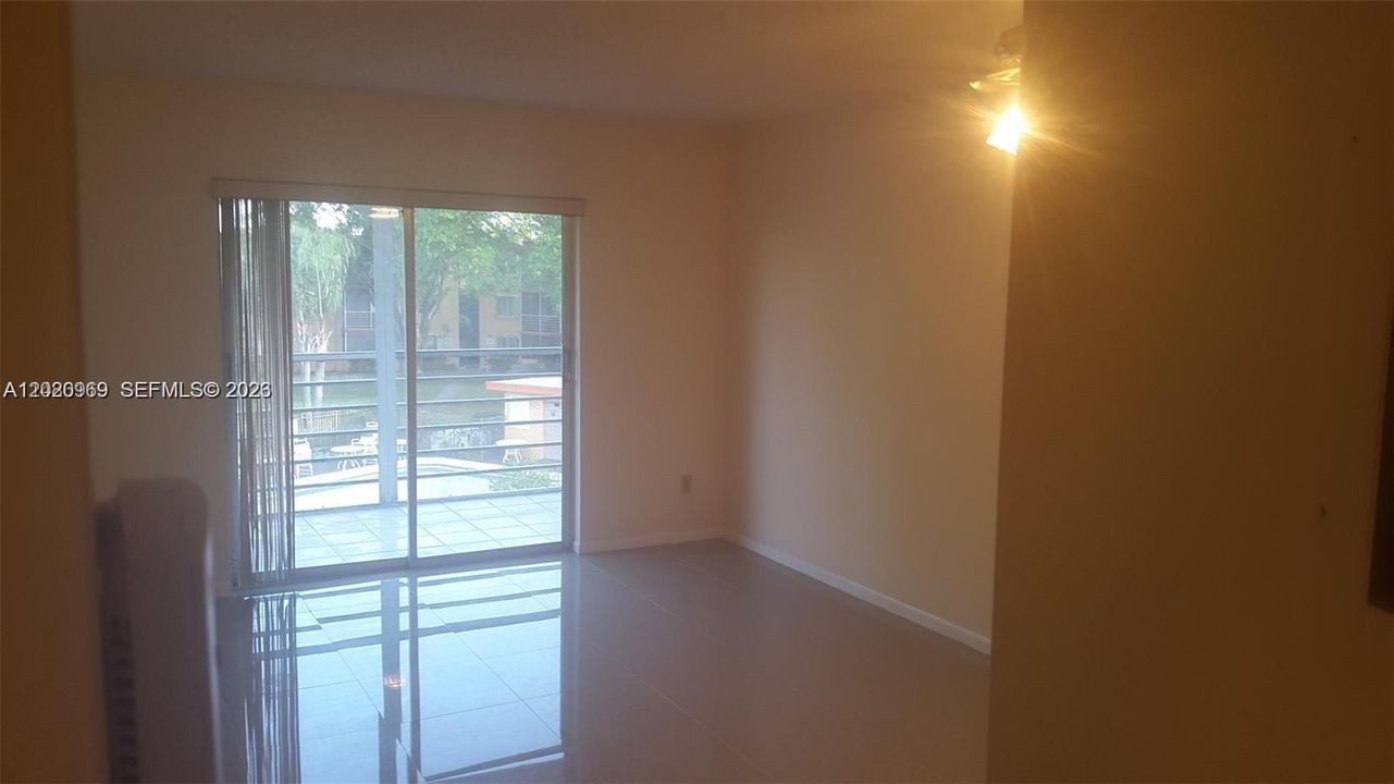 For Sale: $149,900 (1 beds, 1 baths, 695 Square Feet)