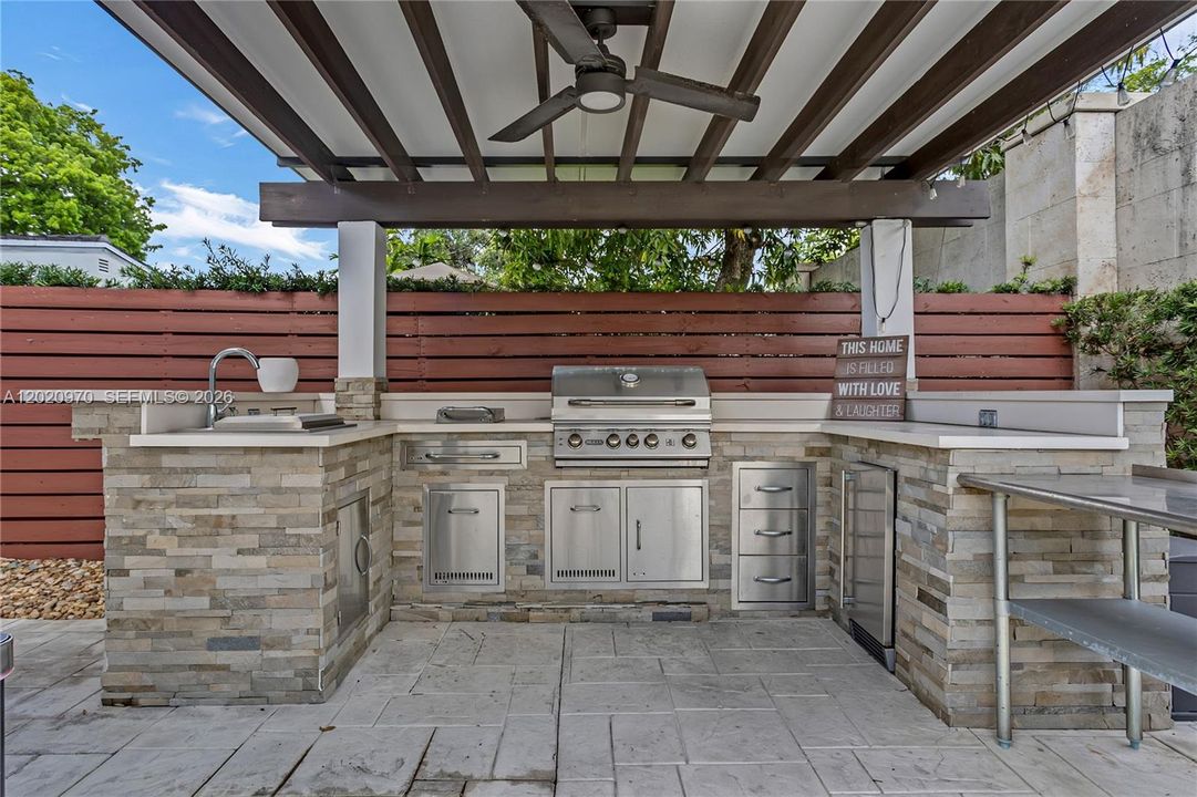For Sale: $3,250,000 (6 beds, 4 baths, 3316 Square Feet)