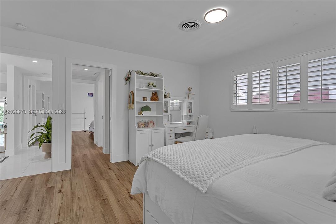 For Sale: $3,250,000 (6 beds, 4 baths, 3316 Square Feet)