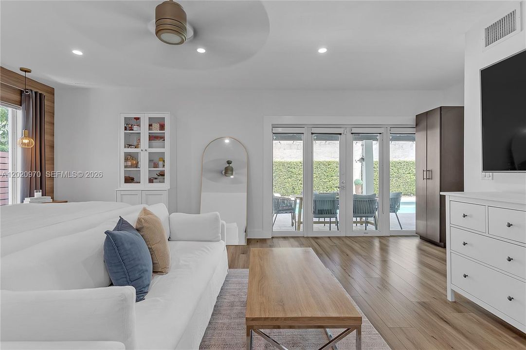 For Sale: $3,250,000 (6 beds, 4 baths, 3316 Square Feet)