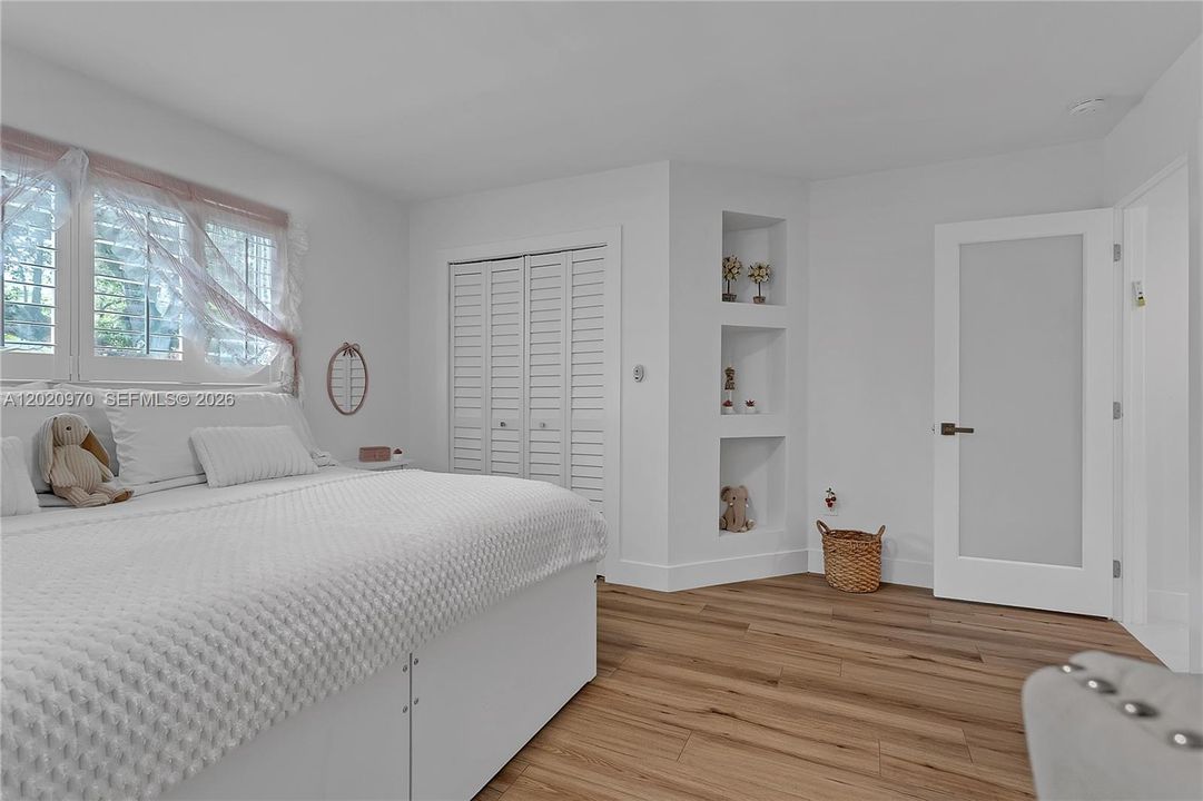 For Sale: $3,250,000 (6 beds, 4 baths, 3316 Square Feet)