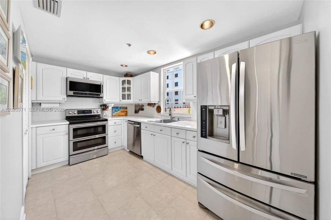 En Venta: $1,120,000 (3 camas, 2 baños, 1420 Pies cuadrados)