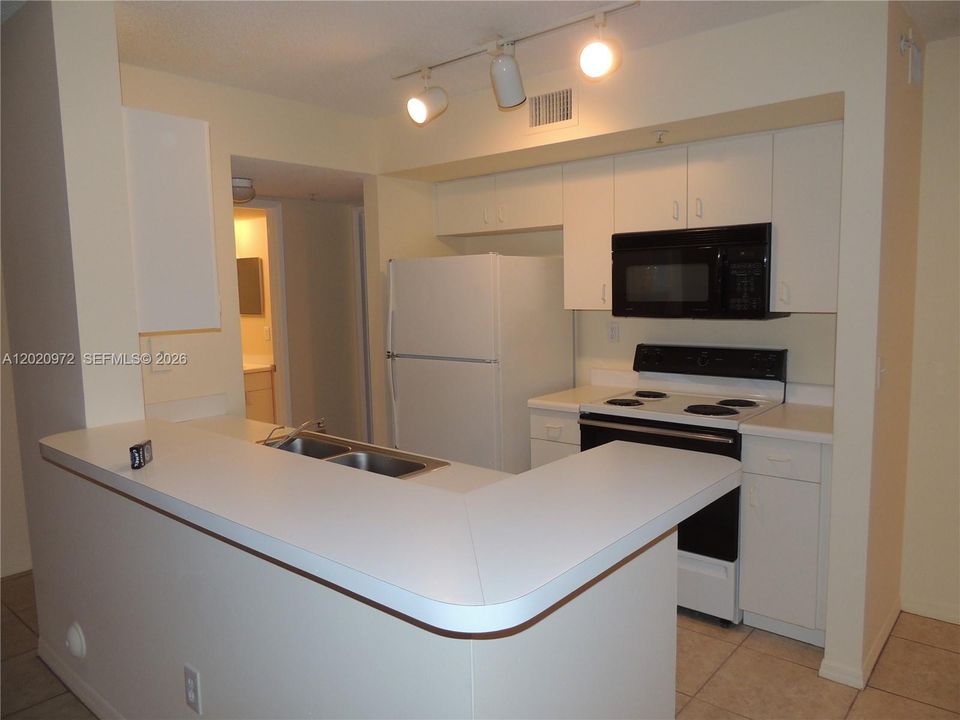 В аренду: $1,900 (1 спален, 1 ванн, 823 Квадратных фут)