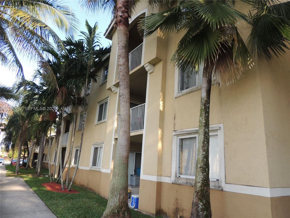 В аренду: $1,900 (1 спален, 1 ванн, 823 Квадратных фут)