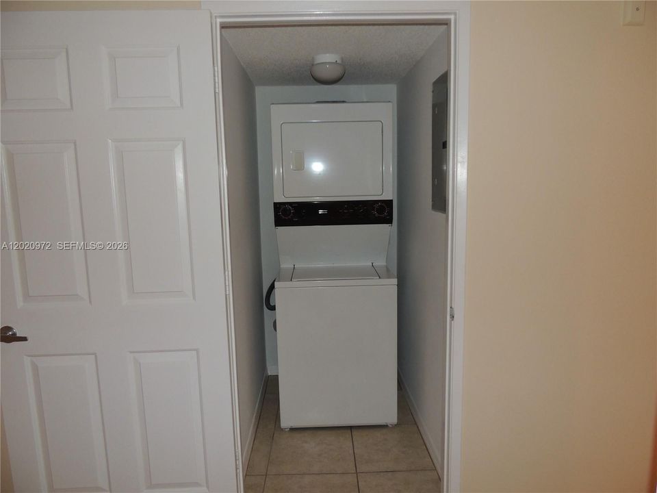 В аренду: $1,900 (1 спален, 1 ванн, 823 Квадратных фут)