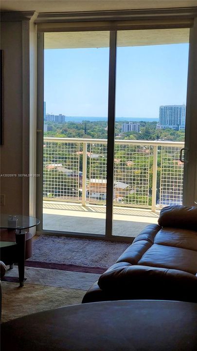 For Sale: $440,000 (2 beds, 2 baths, 1046 Square Feet)