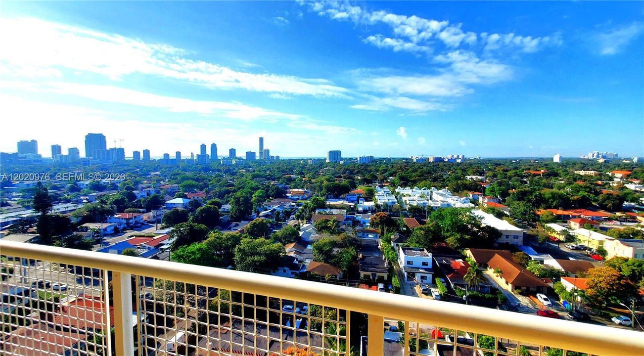 For Sale: $440,000 (2 beds, 2 baths, 1046 Square Feet)