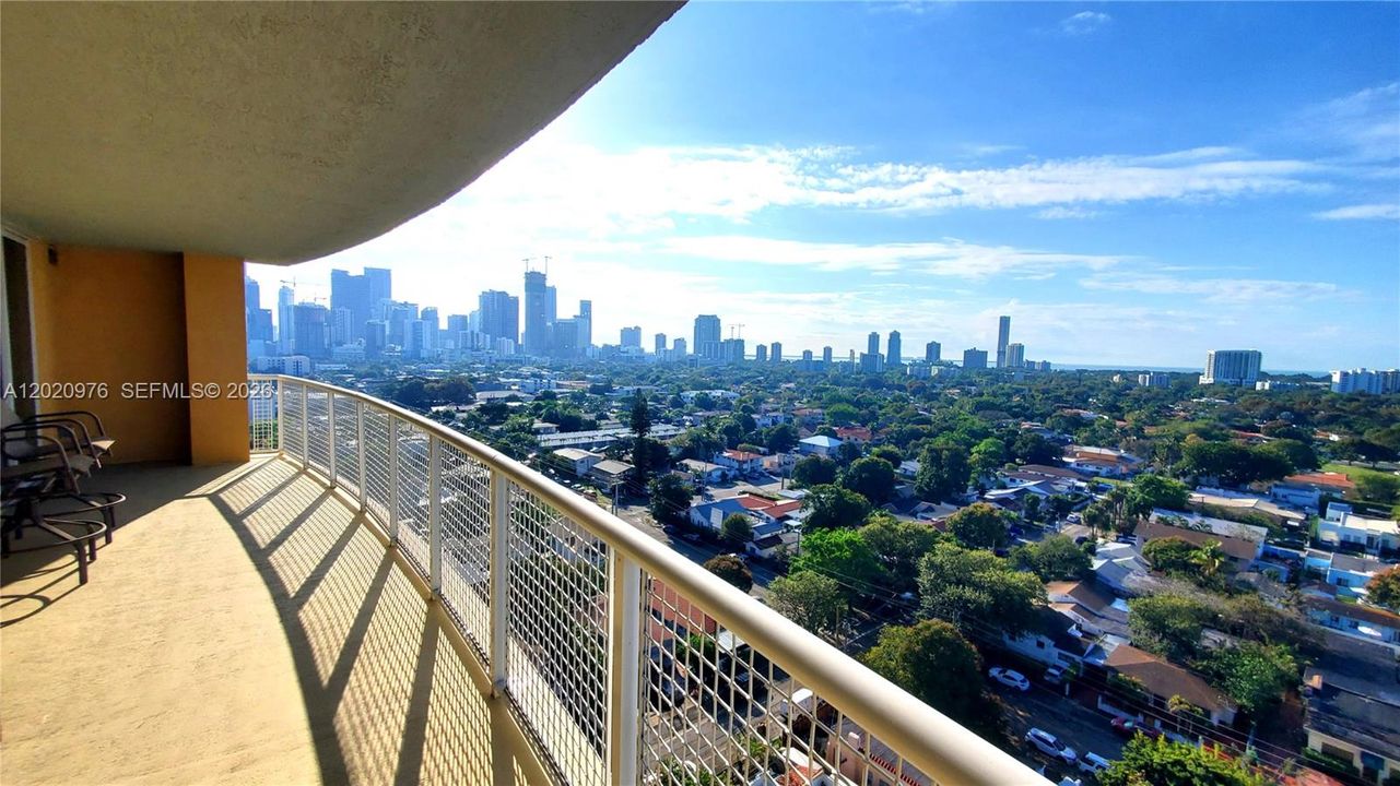 For Sale: $440,000 (2 beds, 2 baths, 1046 Square Feet)