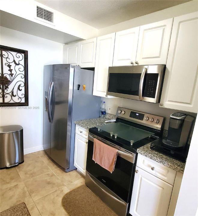 For Sale: $440,000 (2 beds, 2 baths, 1046 Square Feet)