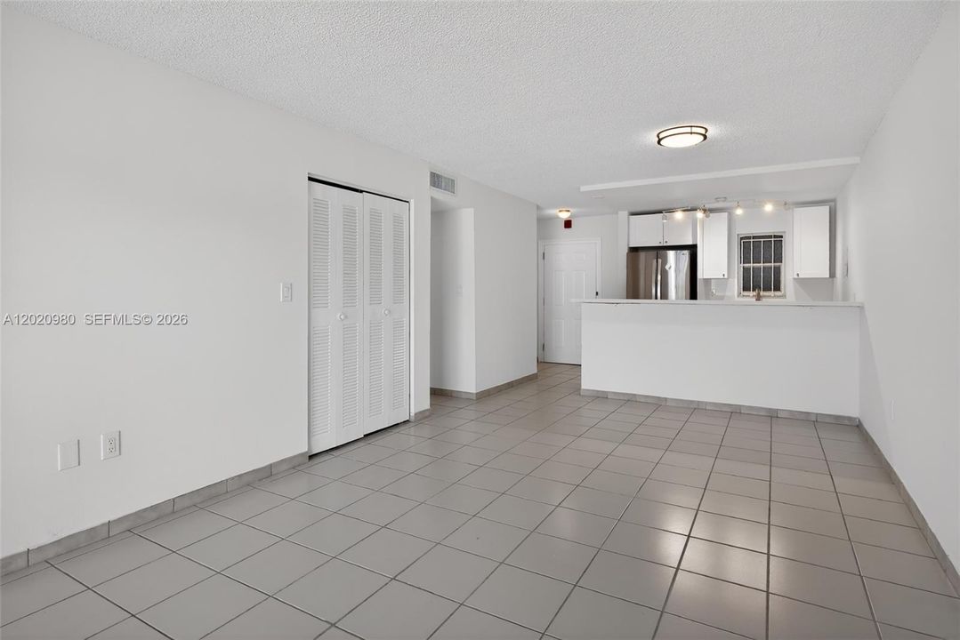 En Venta: $285,000 (2 camas, 1 baños, 775 Pies cuadrados)