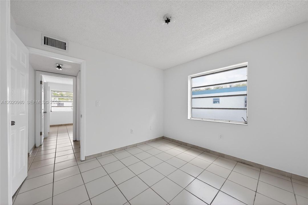 En Venta: $285,000 (2 camas, 1 baños, 775 Pies cuadrados)