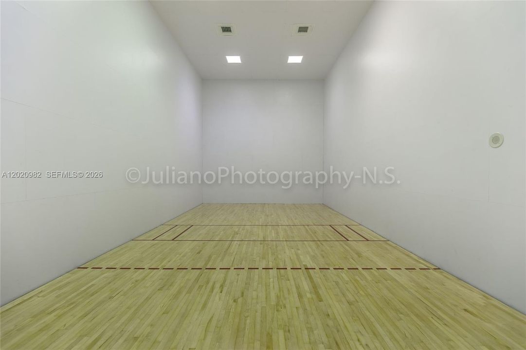 В аренду: $15,000 (3 спален, 2 ванн, 1761 Квадратных фут)