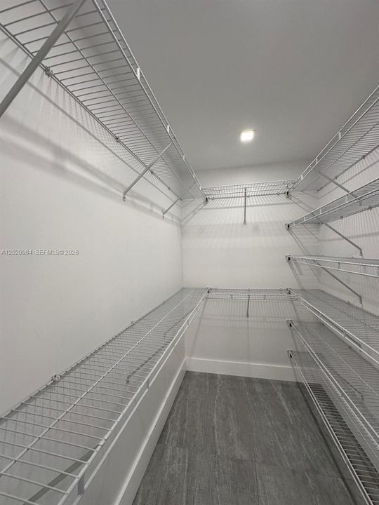 Activo con contrato: $2,300 (2 camas, 2 baños, 1056 Pies cuadrados)