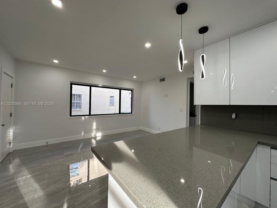 Activo con contrato: $2,300 (2 camas, 2 baños, 1056 Pies cuadrados)