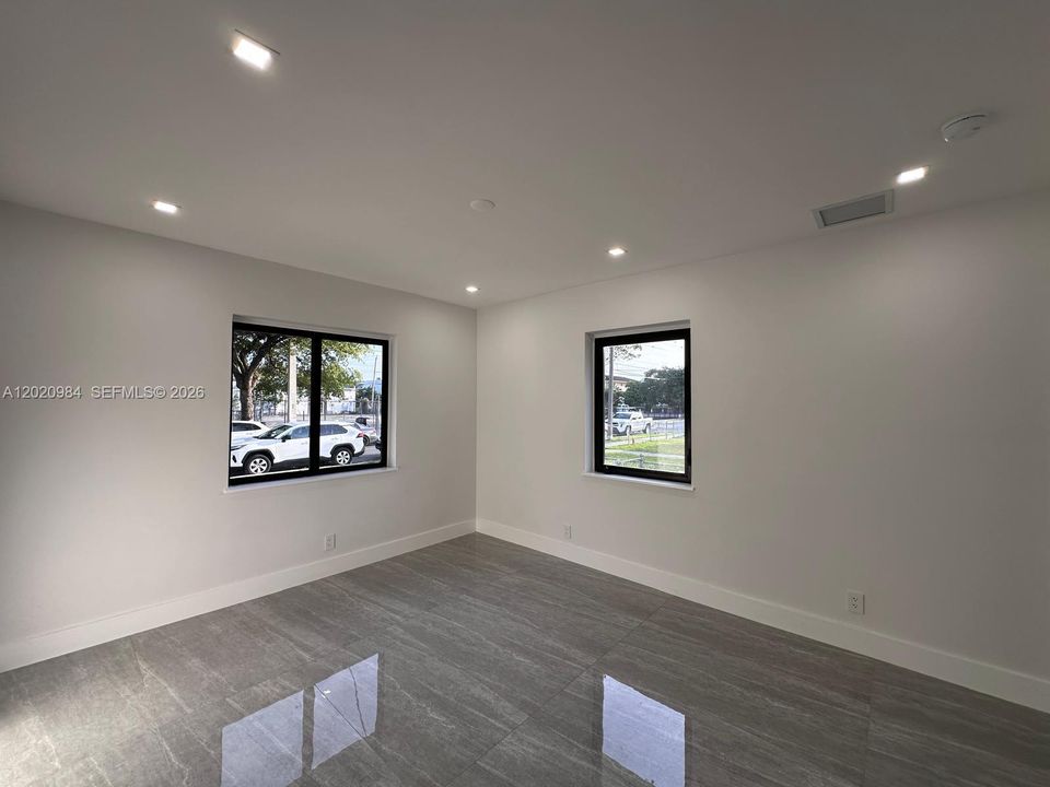 Activo con contrato: $2,300 (2 camas, 2 baños, 1056 Pies cuadrados)