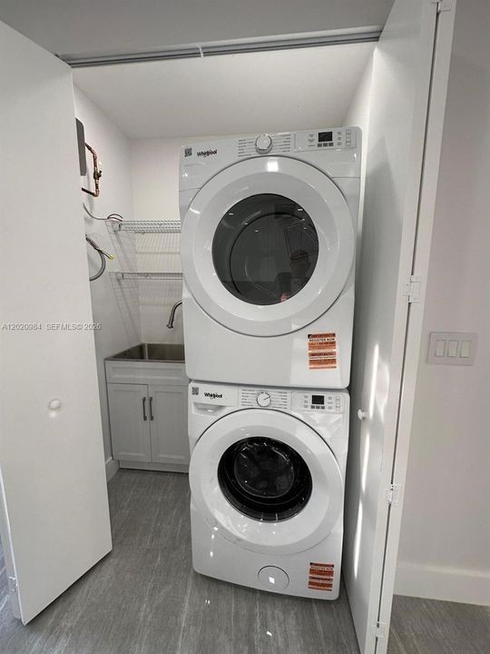 Activo con contrato: $2,300 (2 camas, 2 baños, 1056 Pies cuadrados)