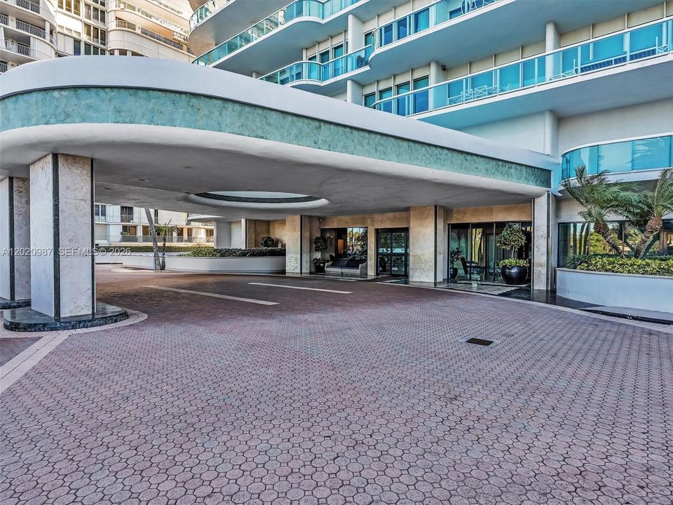 For Sale: $2,600,000 (2 beds, 2 baths, 2050 Square Feet)