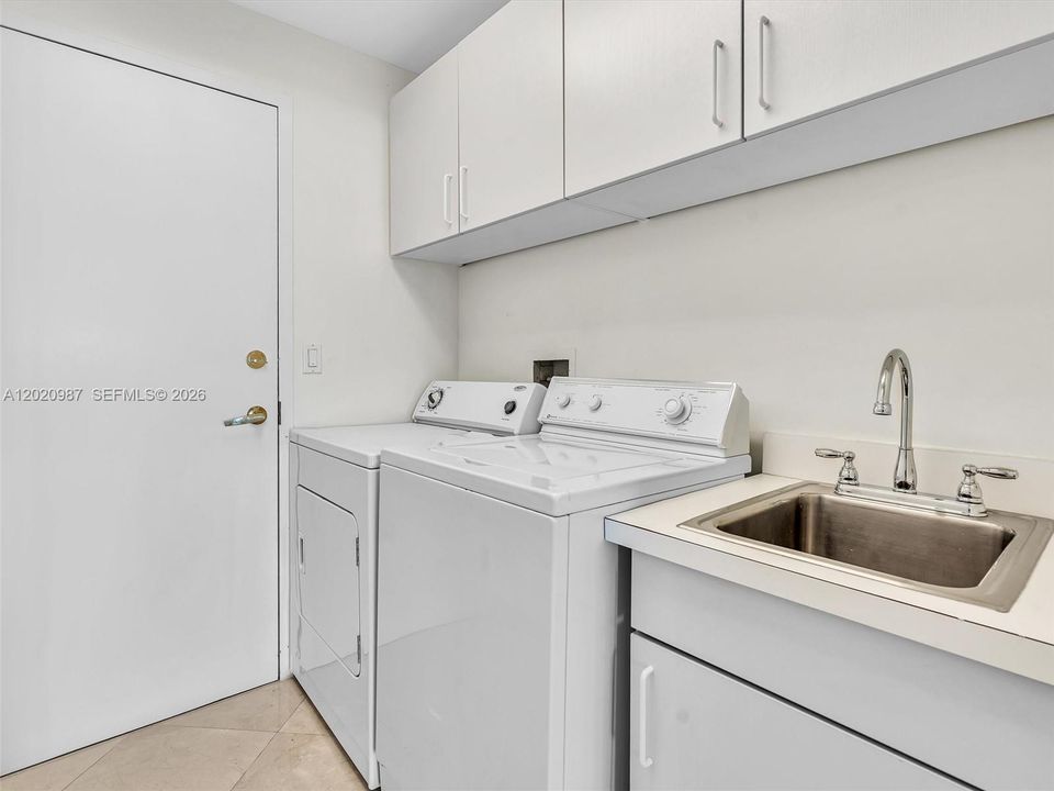For Sale: $2,600,000 (2 beds, 2 baths, 2050 Square Feet)