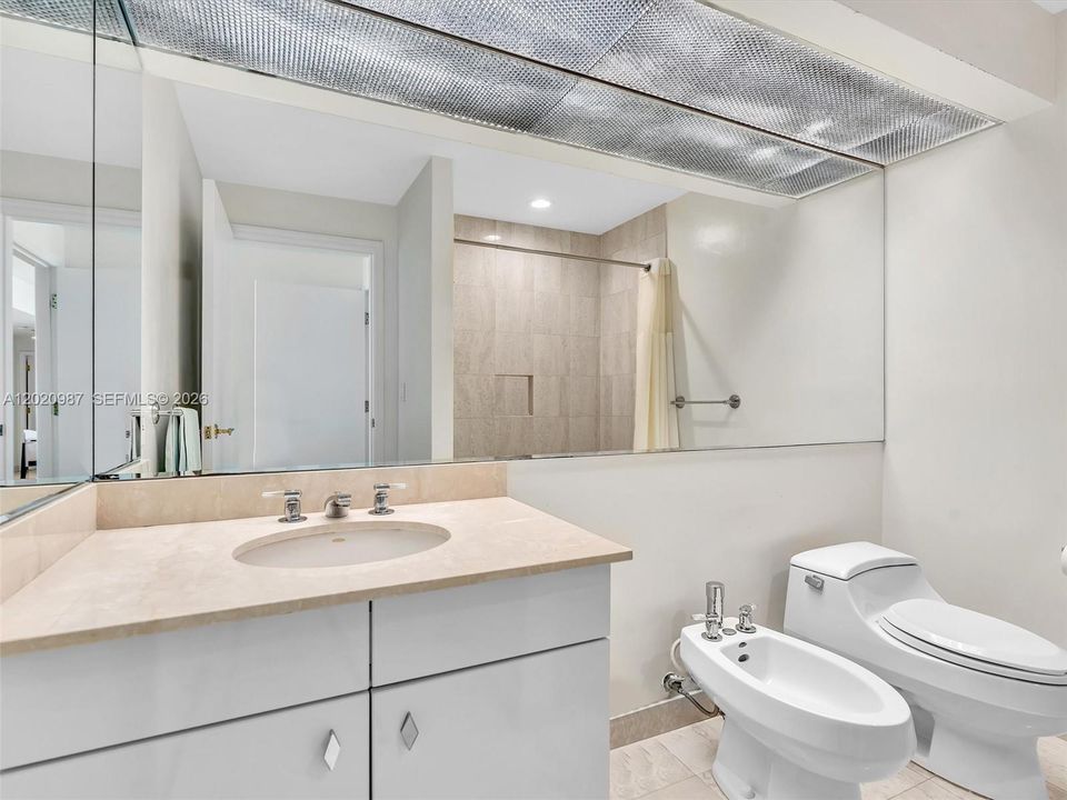For Sale: $2,600,000 (2 beds, 2 baths, 2050 Square Feet)