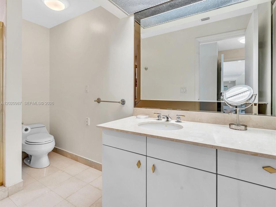 For Sale: $2,600,000 (2 beds, 2 baths, 2050 Square Feet)