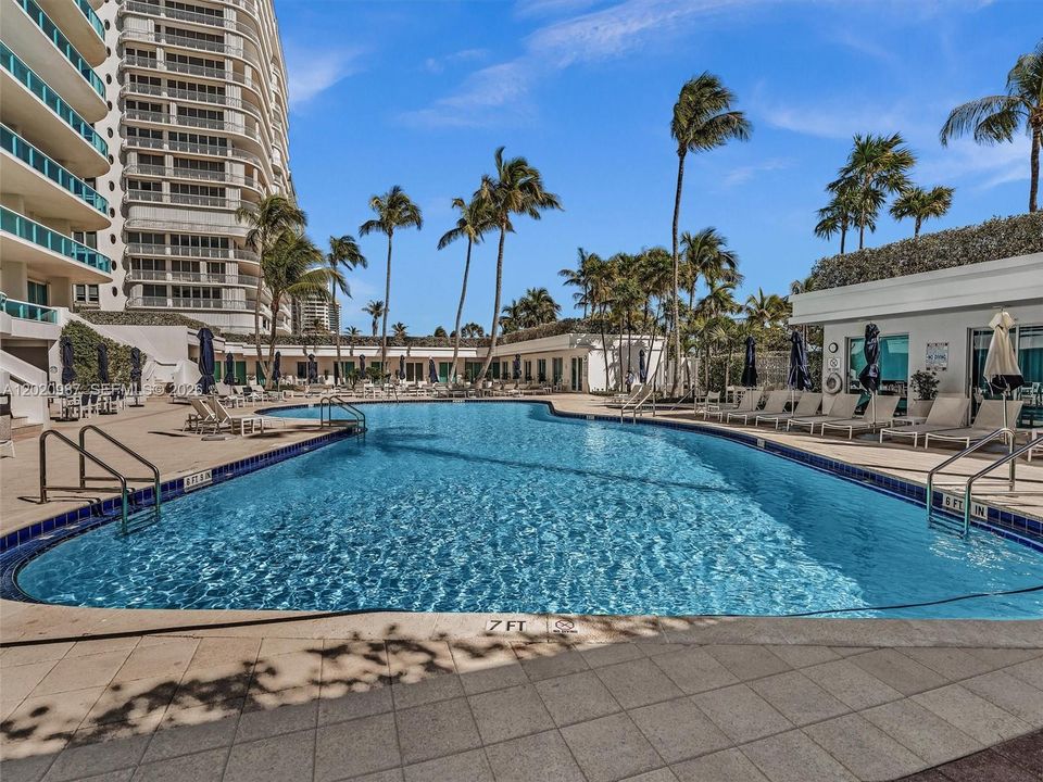 For Sale: $2,600,000 (2 beds, 2 baths, 2050 Square Feet)