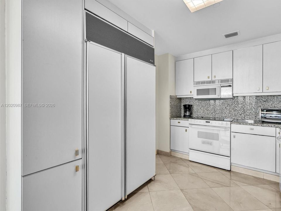 For Sale: $2,600,000 (2 beds, 2 baths, 2050 Square Feet)