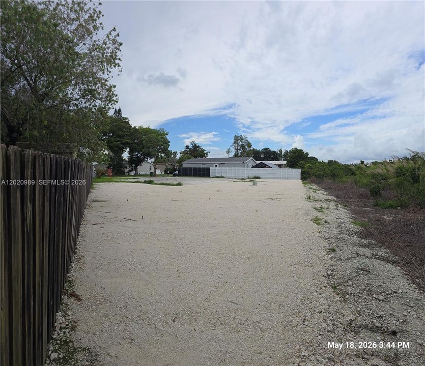 На продажу: $199,900 (0.20 acres)