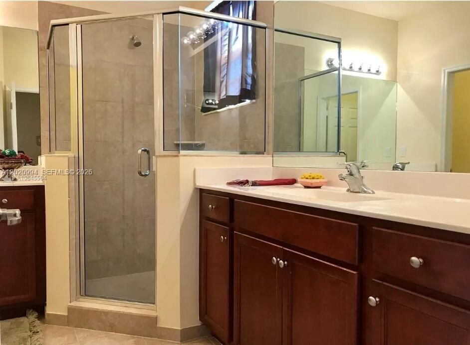 En Venta: $491,200 (3 camas, 2 baños, 1668 Pies cuadrados)