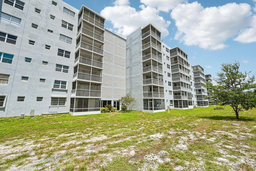 28-web-or-mls-NW 2nd Ave 614-S1505-028