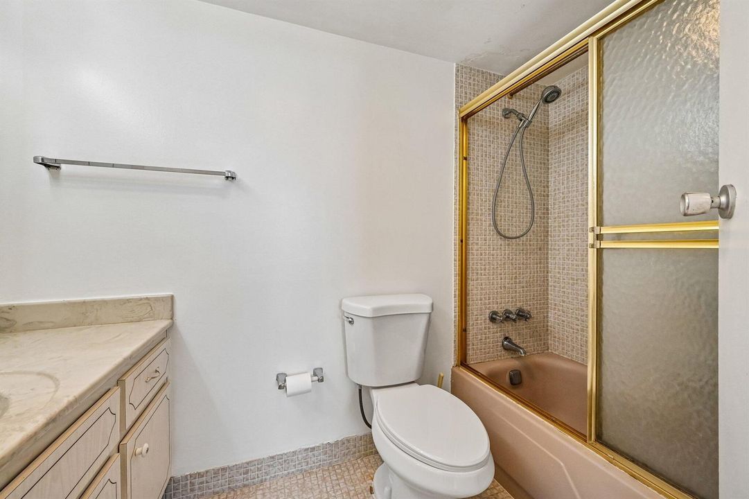 24-web-or-mls-NW 2nd Ave 614-S1505-024