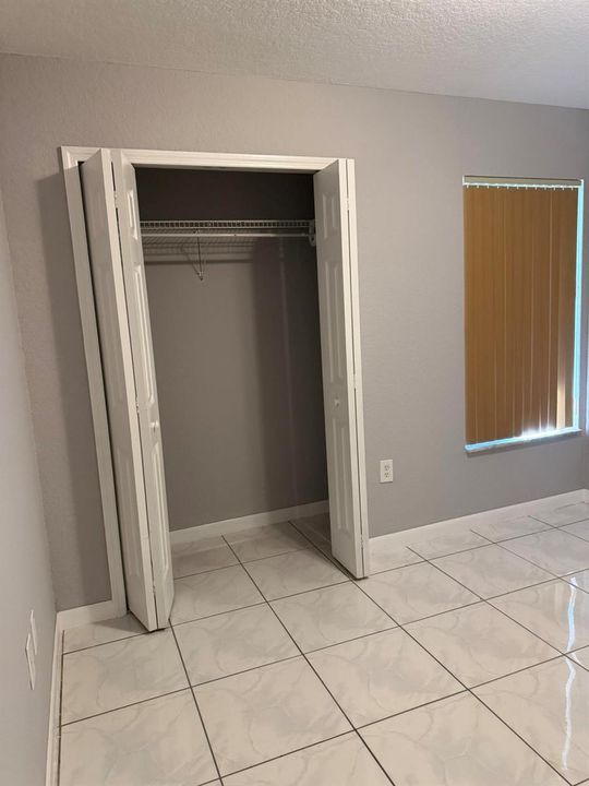 ROOM 2 CLOSET