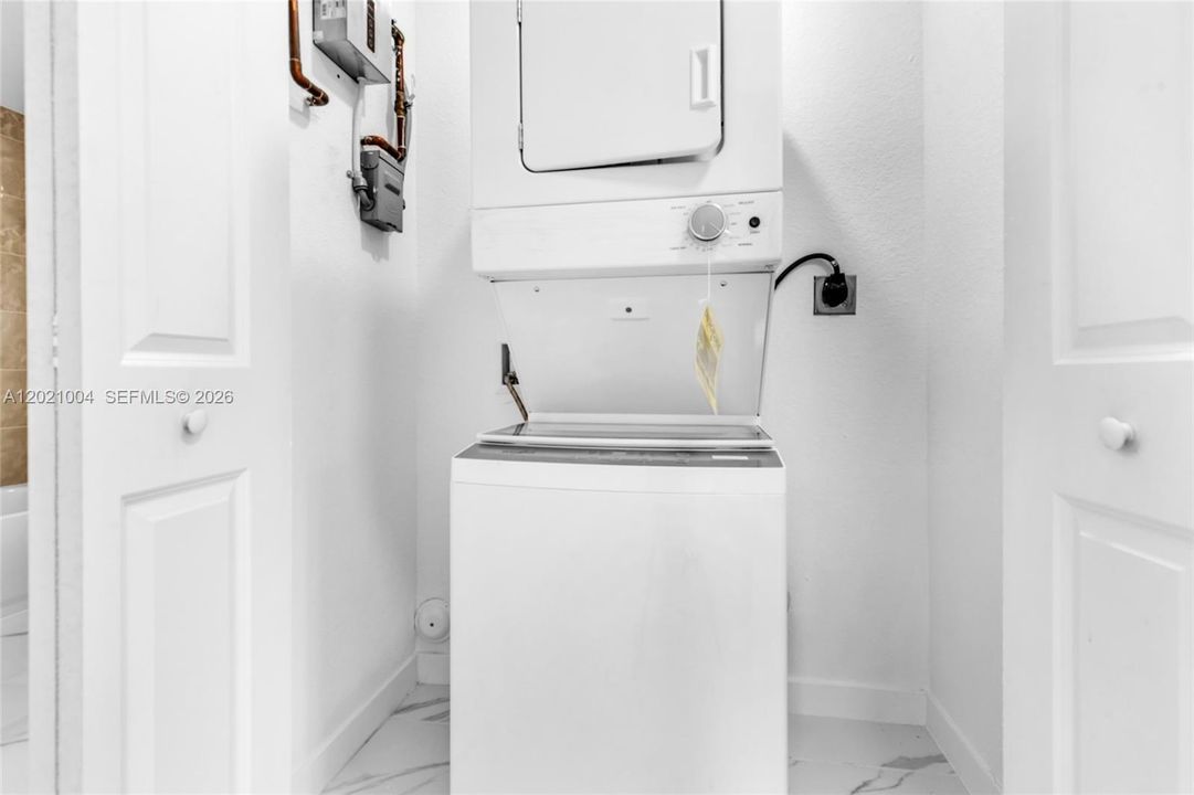 For Rent: $3,650 (4 beds, 3 baths, 1802 Square Feet)