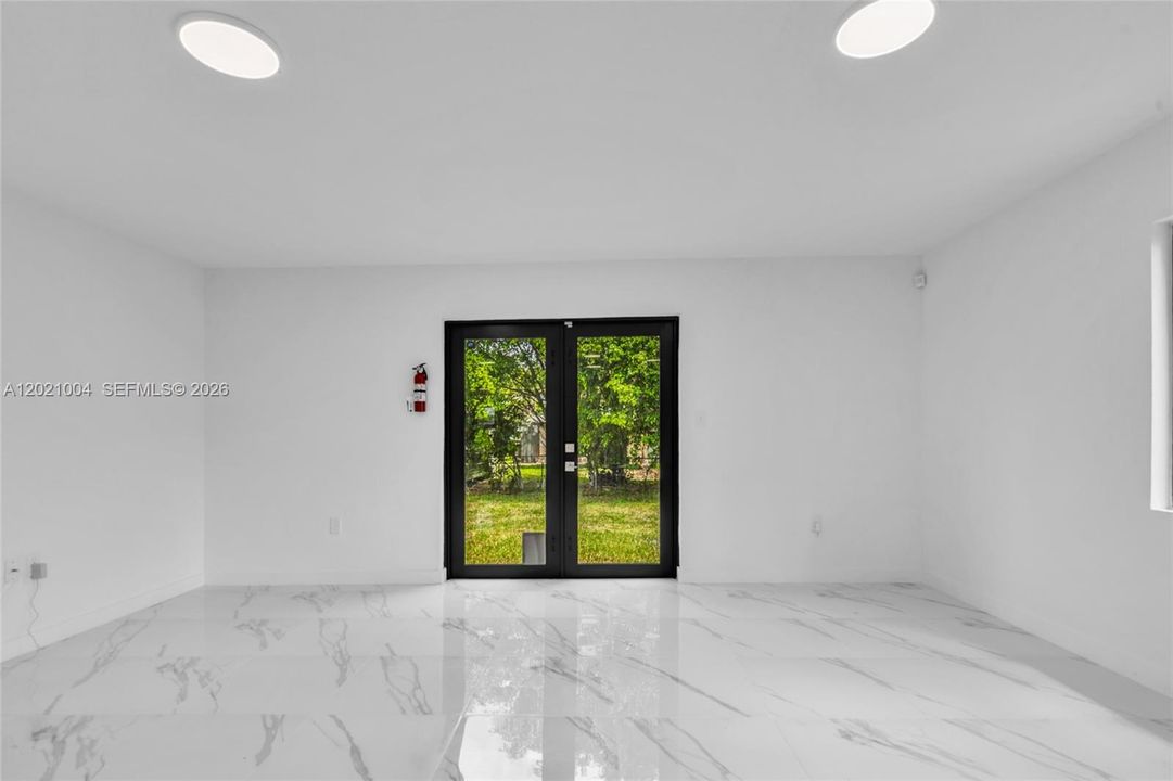 For Rent: $3,650 (4 beds, 3 baths, 1802 Square Feet)